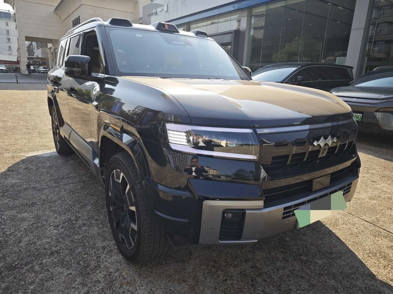 FangChengBao 2025 Leopard 8 2.0T Stepless Zhiyong Flagship Edition 7-seat Automatic Gear 2