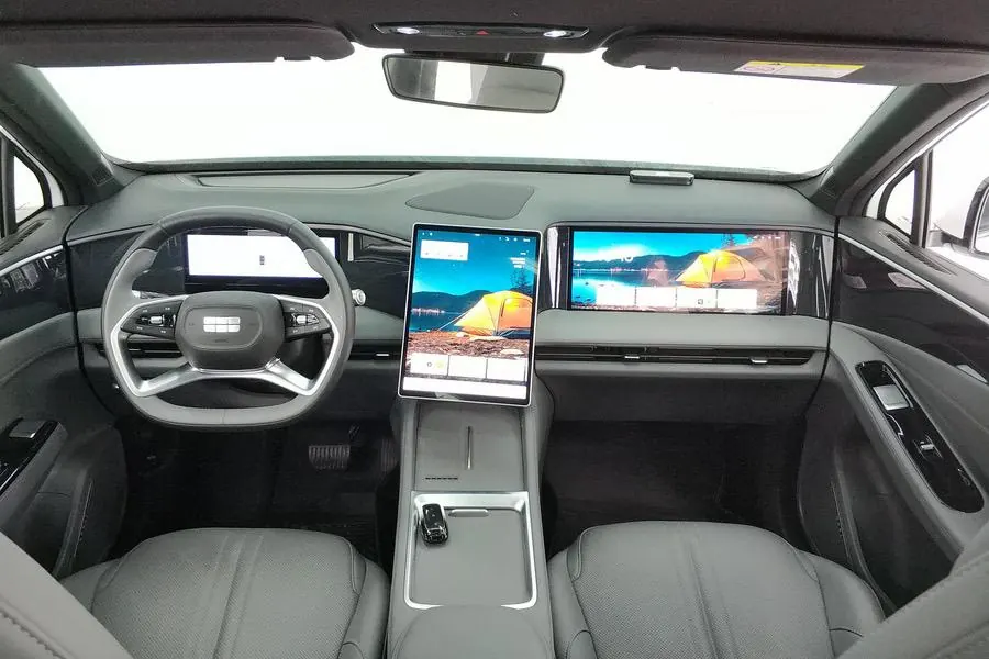 Geely Galaxy 2025 L7 EM-i 1.5 115km Discovery Edition Automatic Gear 5