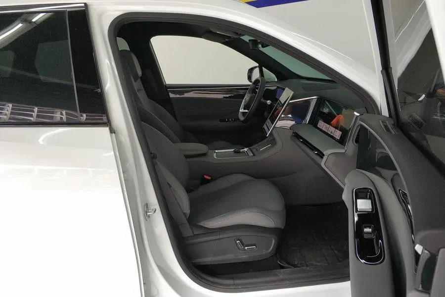 Geely Galaxy 2025 L7 EM-i 1.5 115km Discovery Edition Automatic Gear 6