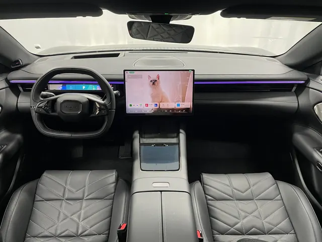 LYNK&amp;CO 2025 LYNK&amp;CO 10 EM-P 1.5T 120 four-wheel drive Ultra automatic gear 2