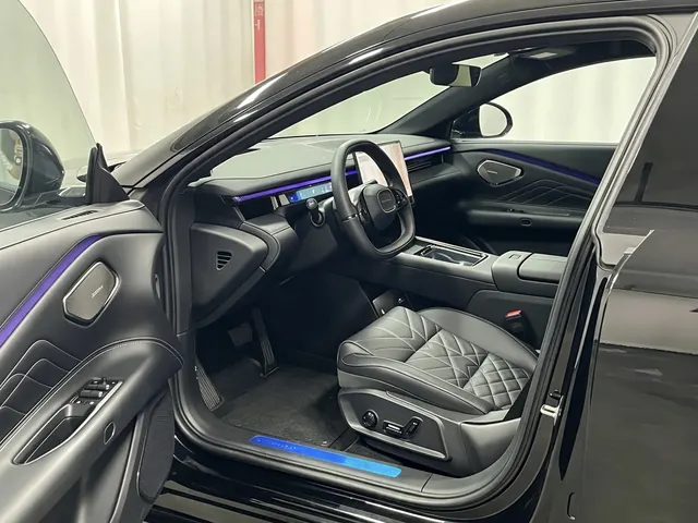 LYNK&amp;CO 2025 LYNK&amp;CO 10 EM-P 1.5T 120 four-wheel drive Ultra automatic gear 3