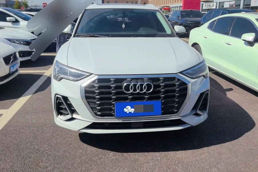 Audi 2021 Q3 1.4TFSI 35TFSI Fashion Dynamic Automatic 3