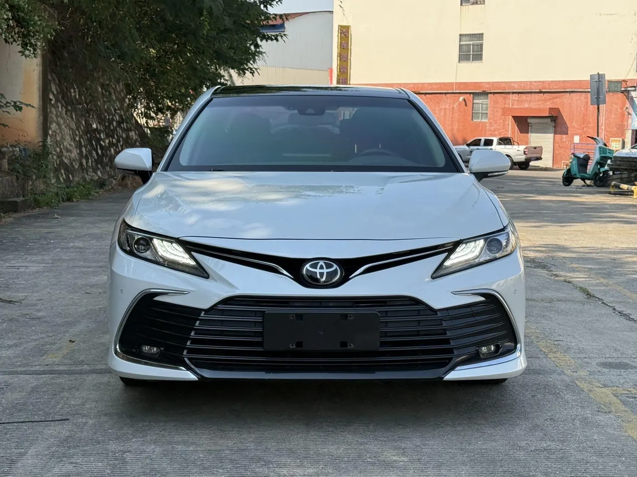 Toyota 2021 Camry 2.5G Deluxe Edition Automatic Gear 2