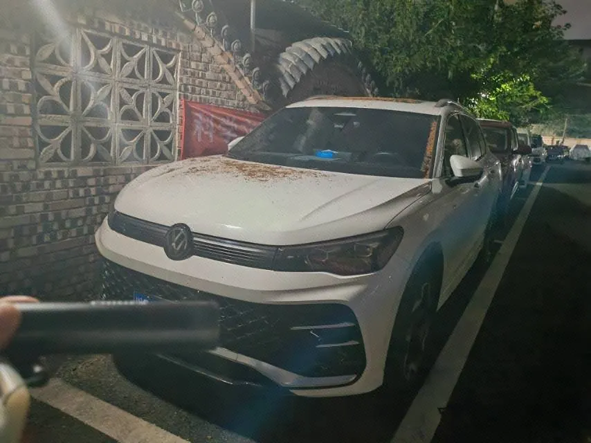 Открыть галерею: Volkswagen 2024 Tiguan L PRO 2.0TSI 330TSI Two-Drive R-Line Smart Collar Edition Automatic Gear
