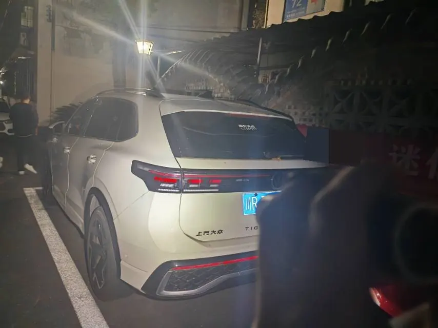 Volkswagen 2024 Tiguan L PRO 2.0TSI 330TSI Two-Drive R-Line Smart Collar Edition Automatic Gear 3