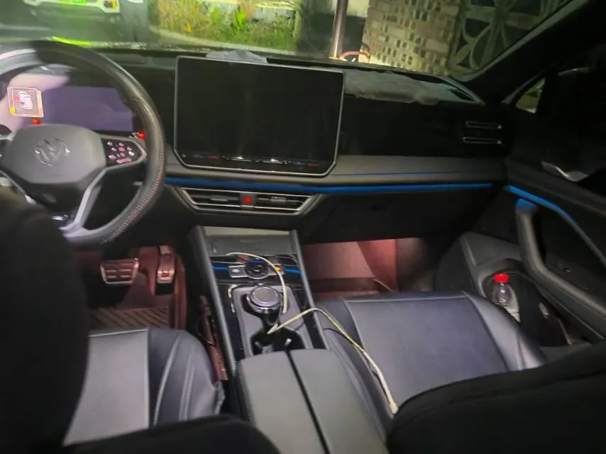 Volkswagen 2024 Tiguan L PRO 2.0TSI 330TSI Two-Drive R-Line Smart Collar Edition Automatic Gear 6