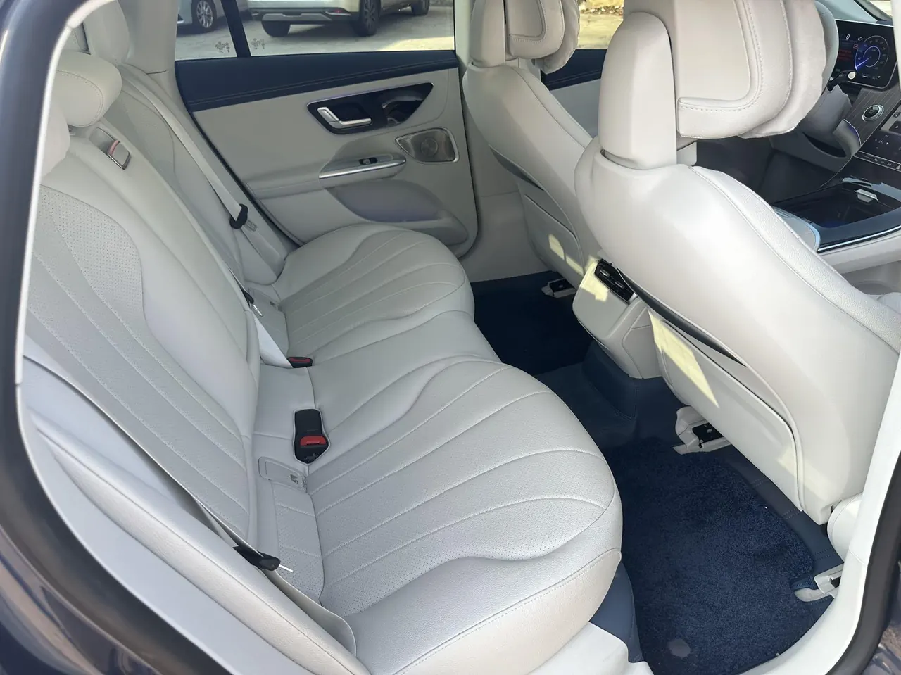 Mercedes Benz 2025 EQE 500 4MATIC EQE 500 4MATIC Pioneer Edition Automatic Gear 10