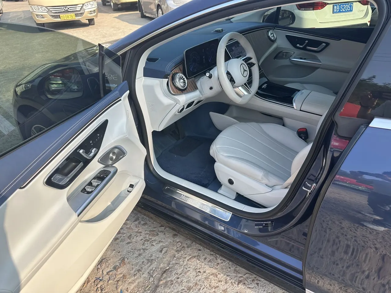 Mercedes Benz 2025 EQE 500 4MATIC EQE 500 4MATIC Pioneer Edition Automatic Gear 5