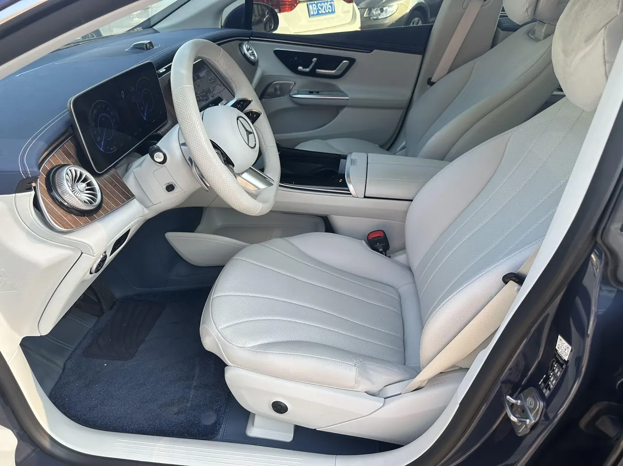 Mercedes Benz 2025 EQE 500 4MATIC EQE 500 4MATIC Pioneer Edition Automatic Gear 6