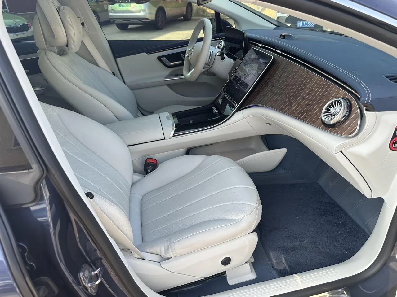 Mercedes Benz 2025 EQE 500 4MATIC EQE 500 4MATIC Pioneer Edition Automatic Gear 9