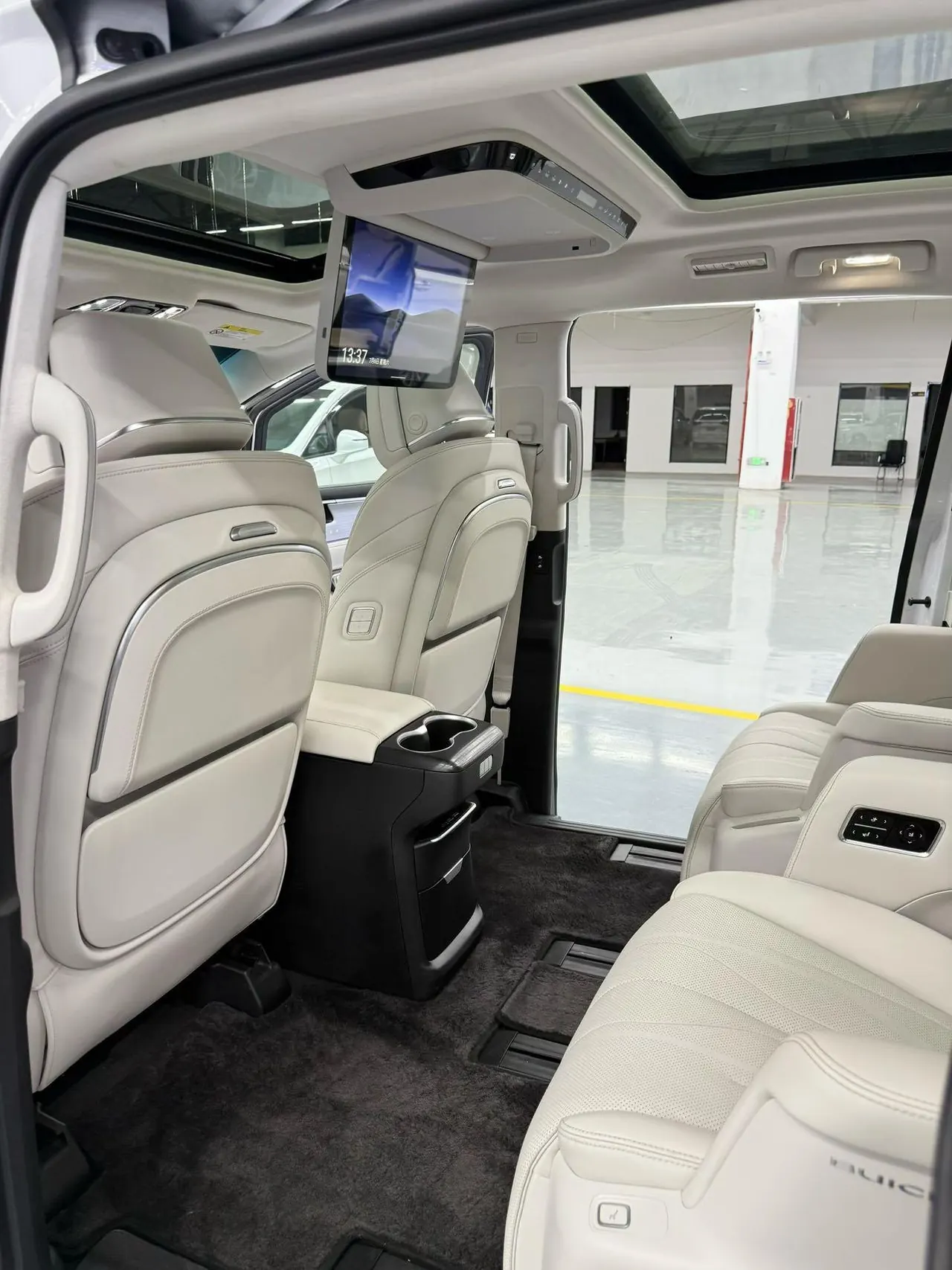 Buick 2024 GL8 Lu Zun PHEV 1.5T Luxury Edition 6-seat Automatic Gear 3