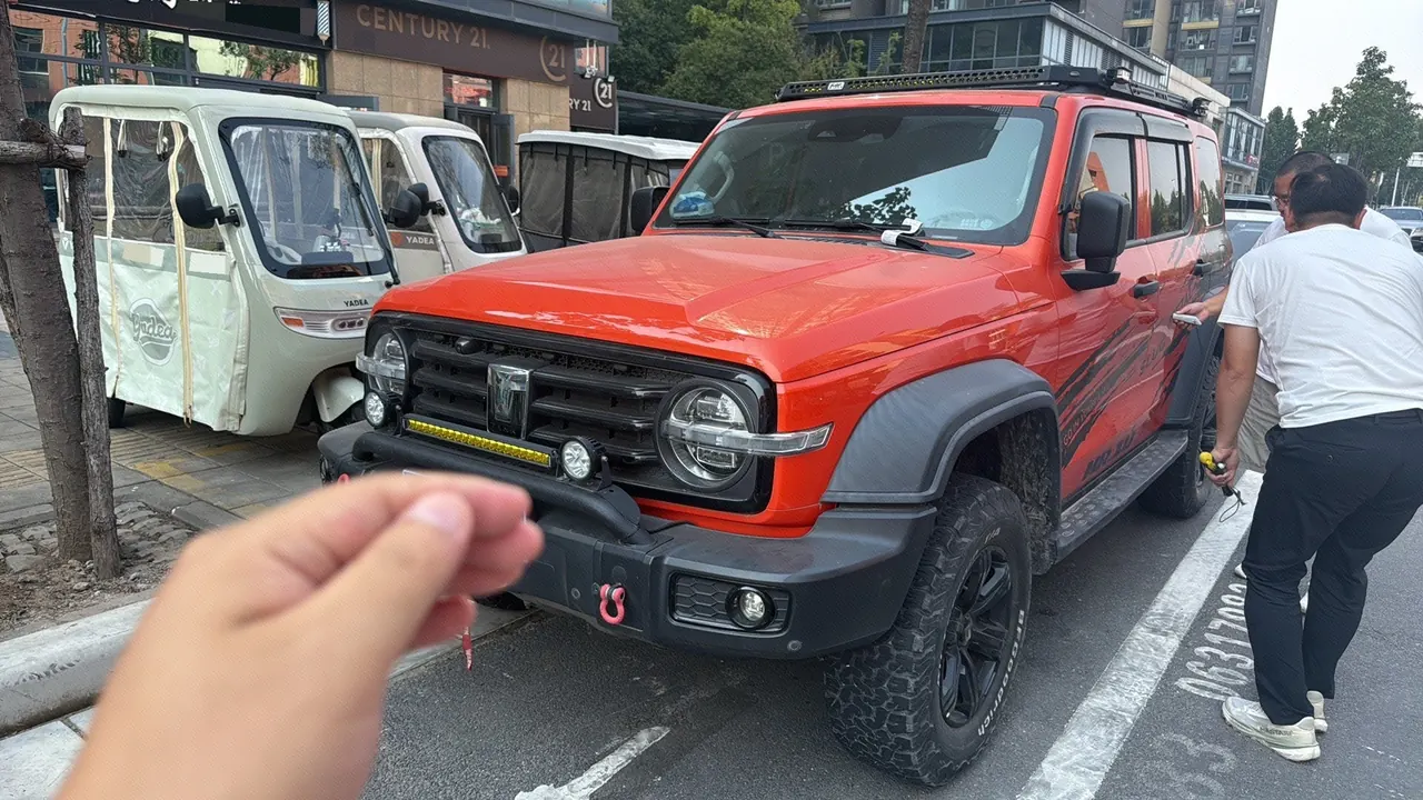 Open image lightbox: Tank 2021 Tank 300 2.0T Off-road Conqueror Automatic