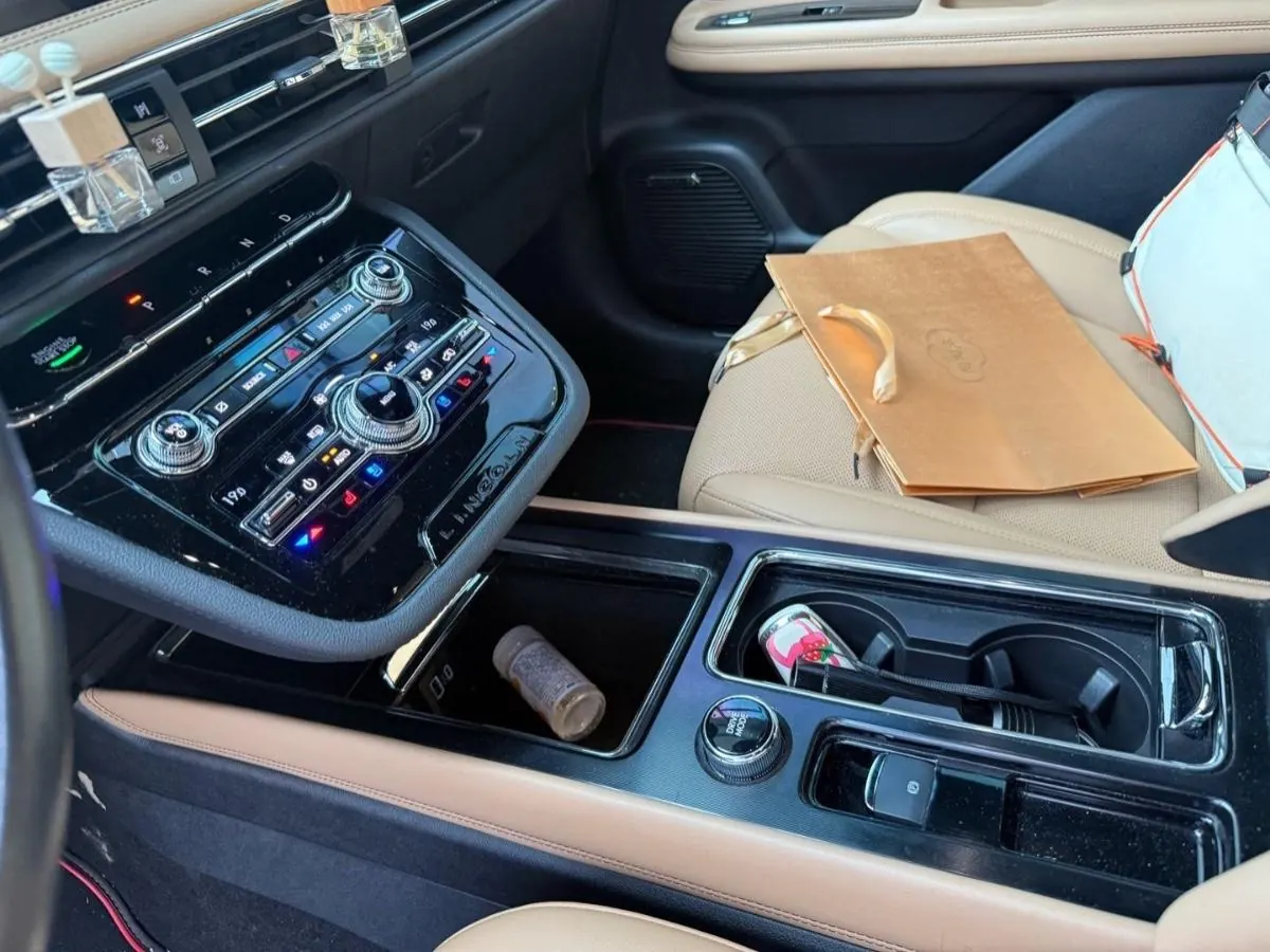 Lincoln 2020 adventurer 2.0T two-wheel drive elegant version of automatic gear 3