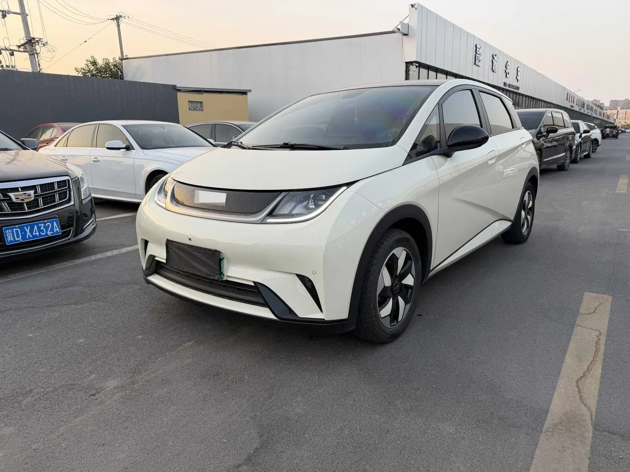 Открыть галерею: BYD 2023 Dolphin 420km Fashion Edition Automatic