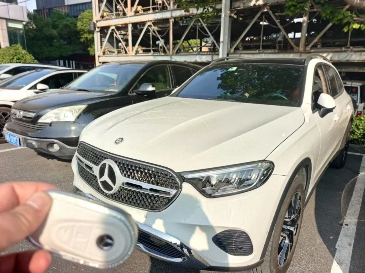 打开图片灯箱:Mercedes Benz 2023 GLC 260 L 4MATIC 48V 2.0T Dynamic 5-seat Automatic Gear