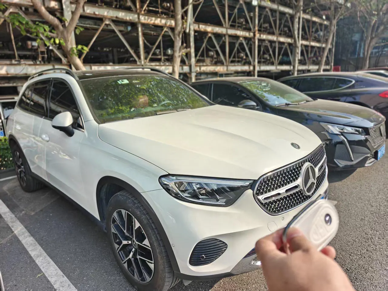 Mercedes Benz 2023 GLC 260 L 4MATIC 48V 2.0T Dynamic 5-seat Automatic Gear 3