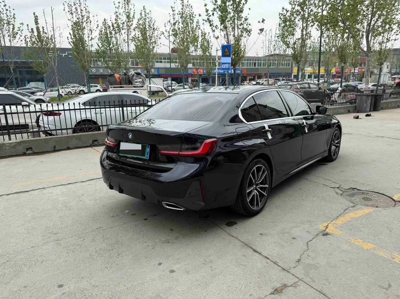 BMW 3 Series 2024 325Li 2.0T M Sports Obsidian Night Suit Automatic Gear 9