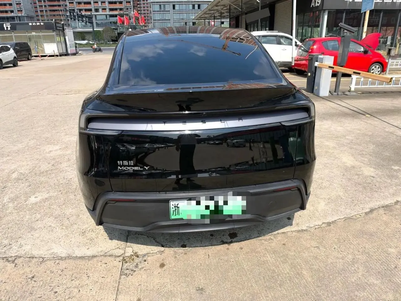 Tesla 2025 Model Y rear-wheel drive version automatic transmission 7