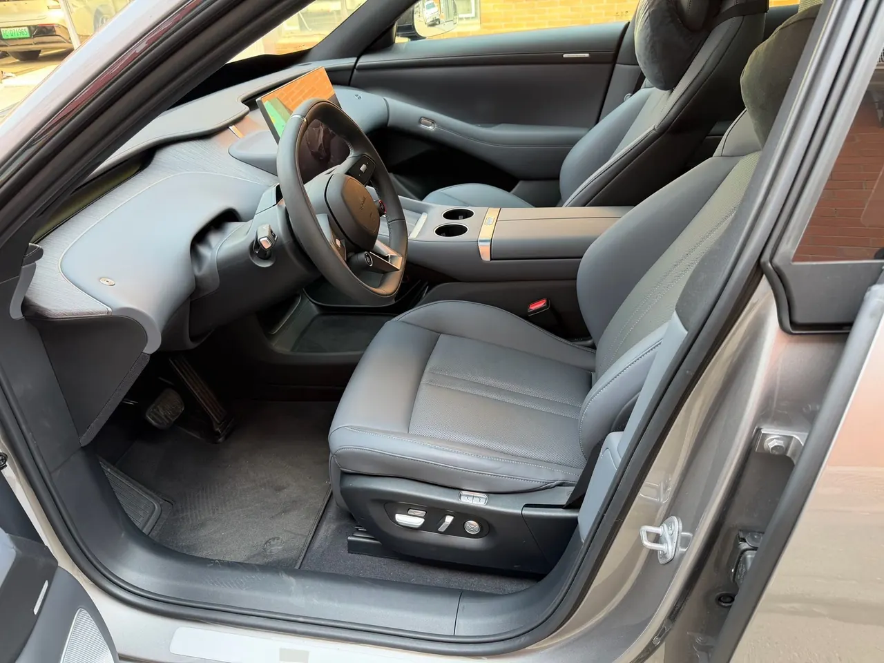 MI 2025 YU7 Long Endurance Rear Drive Automatic Gear 4