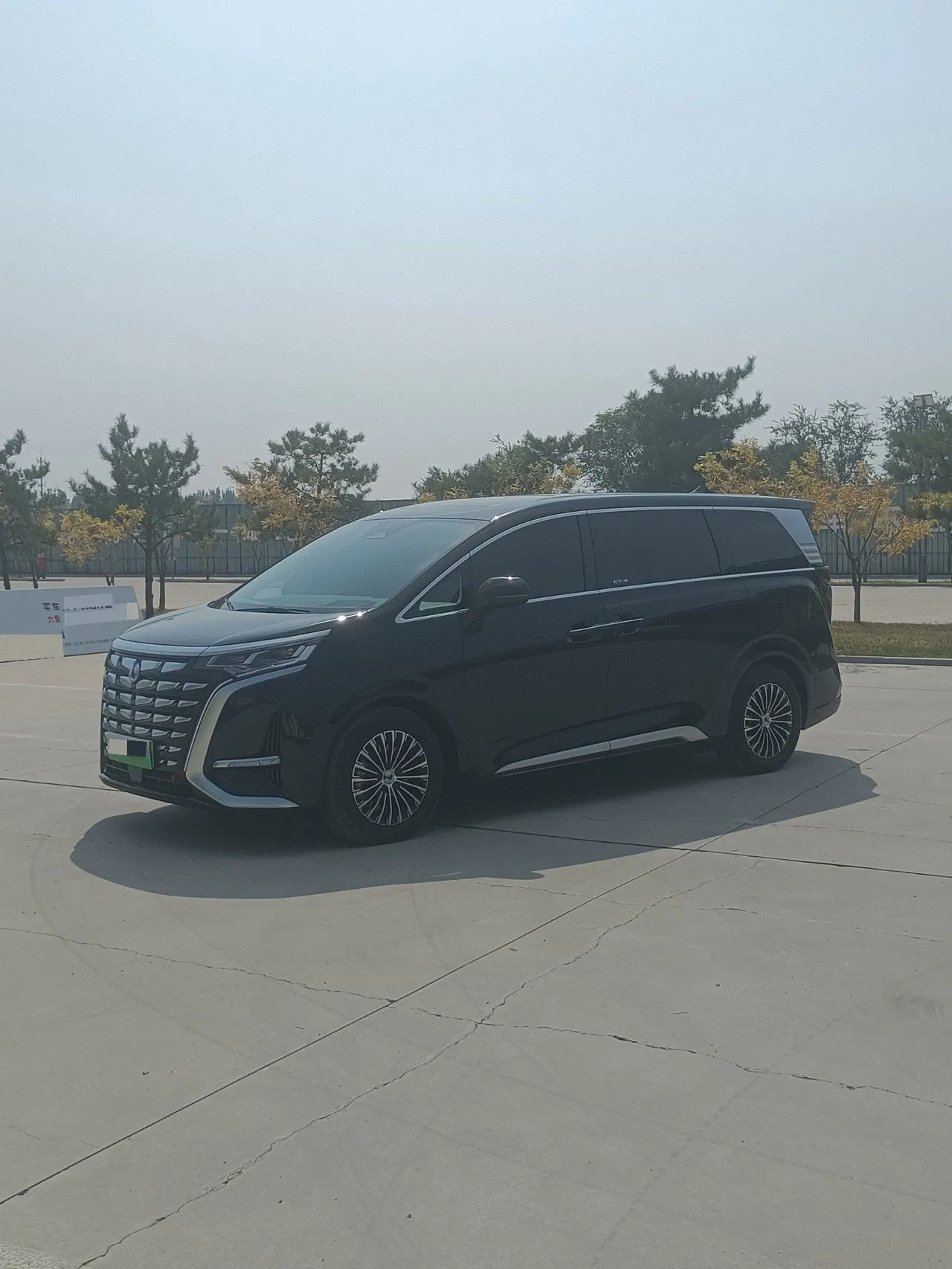 Открыть галерею: Denza 2024 Denza D9 DM-i 1.5T Stepless 980 Four-wheel Drive Honorable Automatic Gear