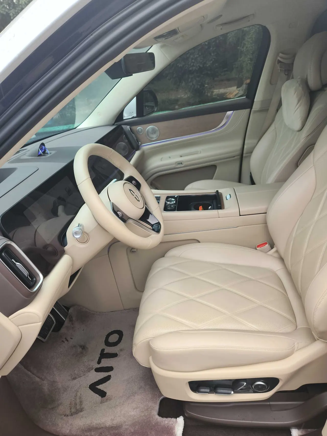 AITO 2025 AITO M9 extended range Ultra version 52kWh6 seat version automatic gear 3