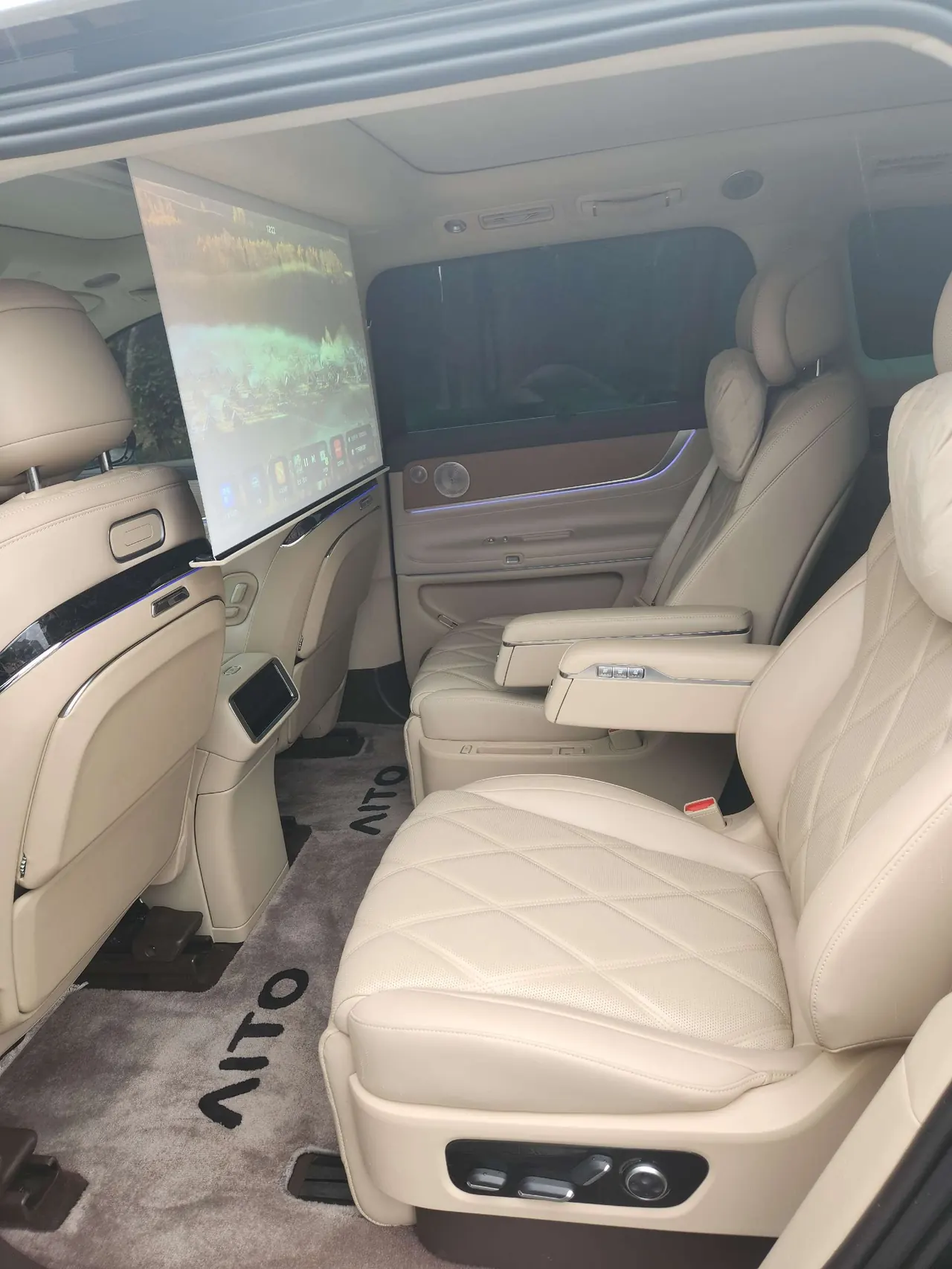 AITO 2025 AITO M9 extended range Ultra version 52kWh6 seat version automatic gear 4