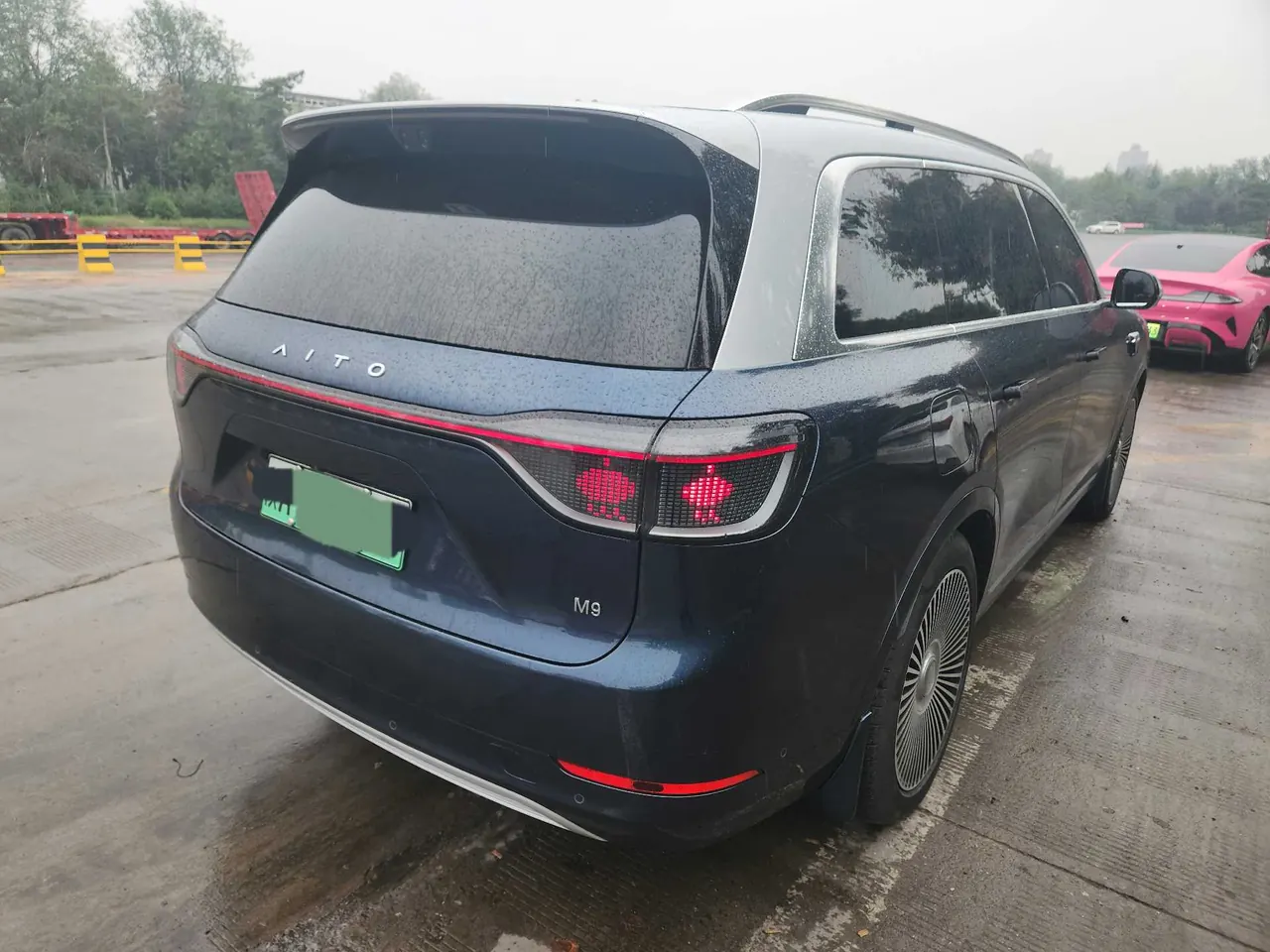AITO 2025 AITO M9 extended range Ultra version 52kWh6 seat version automatic gear 8