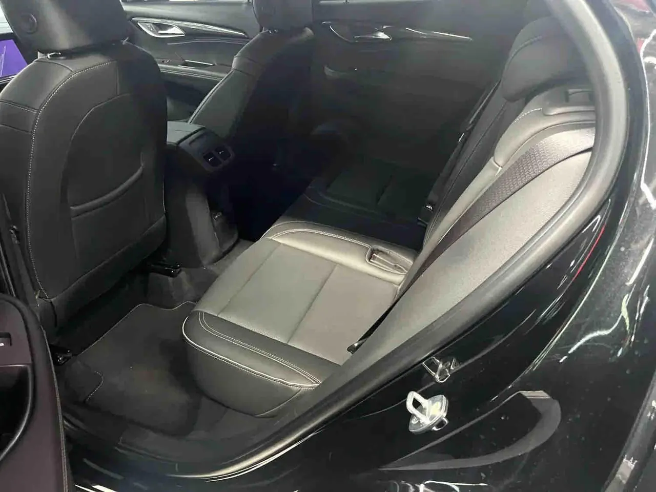 Buick 2022 Angkewei S 48V 1.5T 552T Two-Drive Luxury Automatic Gear 3