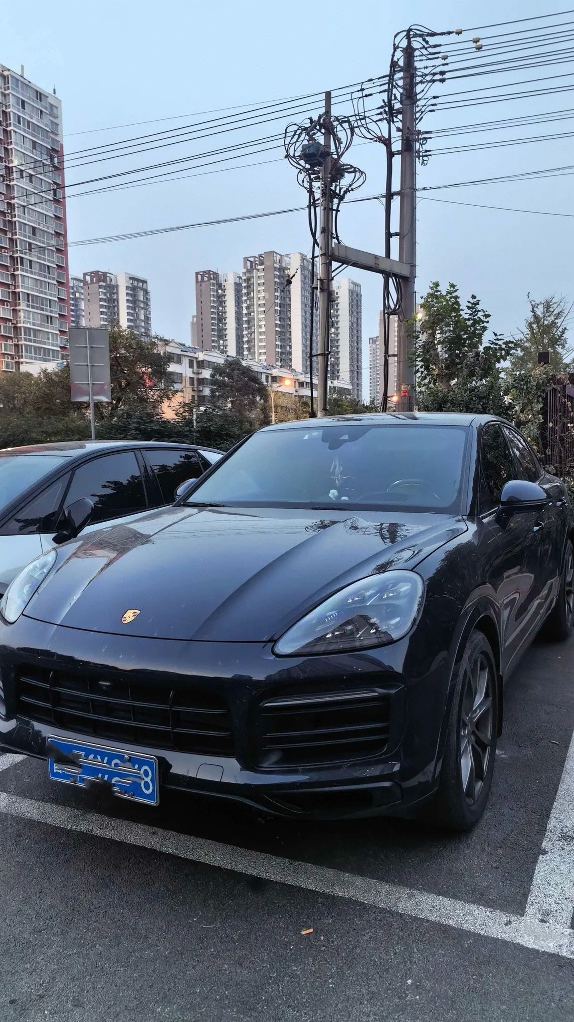 Открыть галерею: Porsche Cayenne (Imported) 2022 Cayenne S Coupe 2.9T Platinum Edition Automatic Gear
