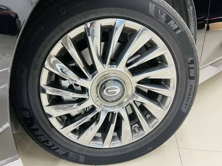 Trumpchi 2025 M8 Dual-Motor 2.0T Grandmaster Series Super Hybrid Automatic Transmission 5