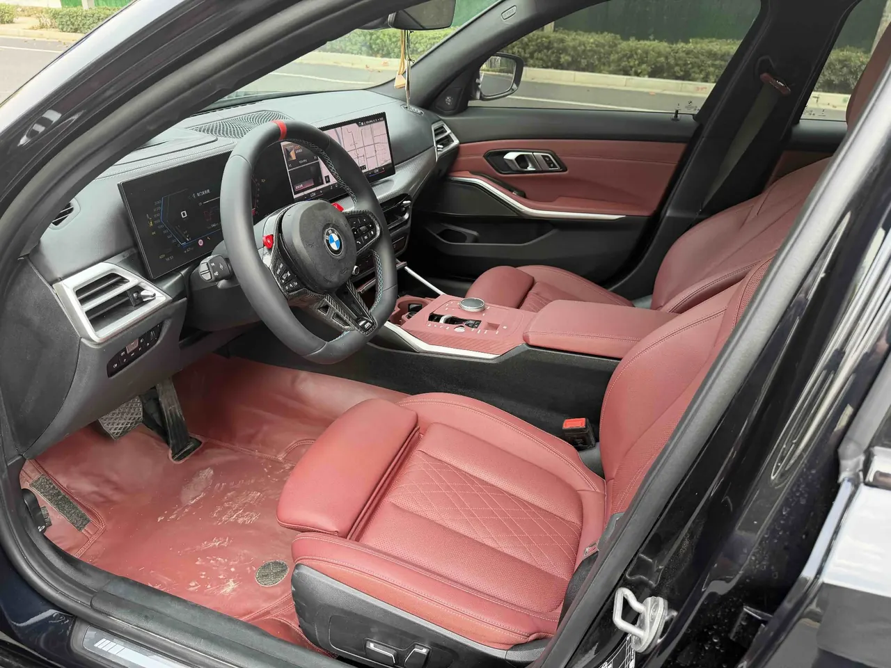 BMW 3 Series 2025 model 330i 2.0T M Sport Night Edition with automatic transmission 6