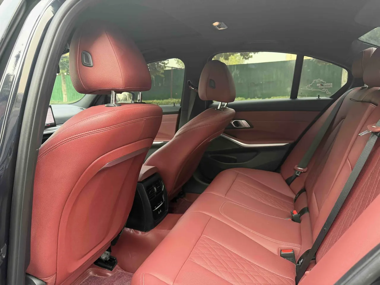 BMW 3 Series 2025 model 330i 2.0T M Sport Night Edition with automatic transmission 7