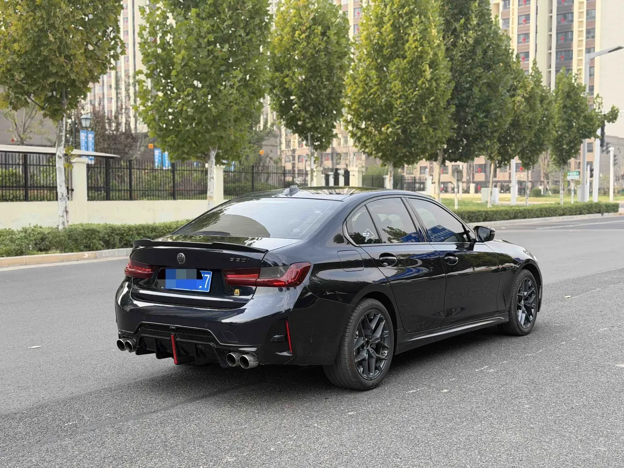 BMW 3 Series 2025 model 330i 2.0T M Sport Night Edition with automatic transmission 9