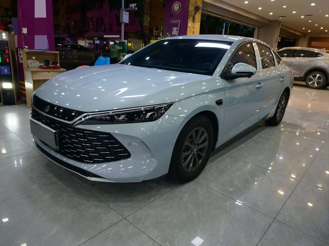 Открыть галерею: BYD 2025 Qin L DM-i 1.5 stepless smart driving version 80KM leading automatic gear