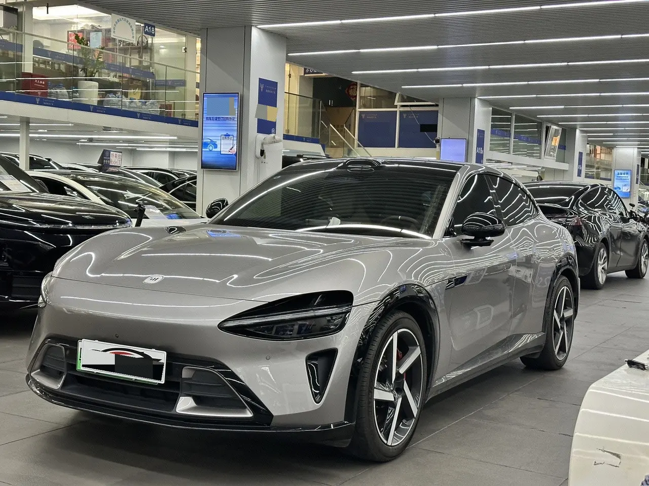 Открыть галерею: MI 2025 YU7 Long Endurance Four-wheel Drive Pro Edition Automatic Gear