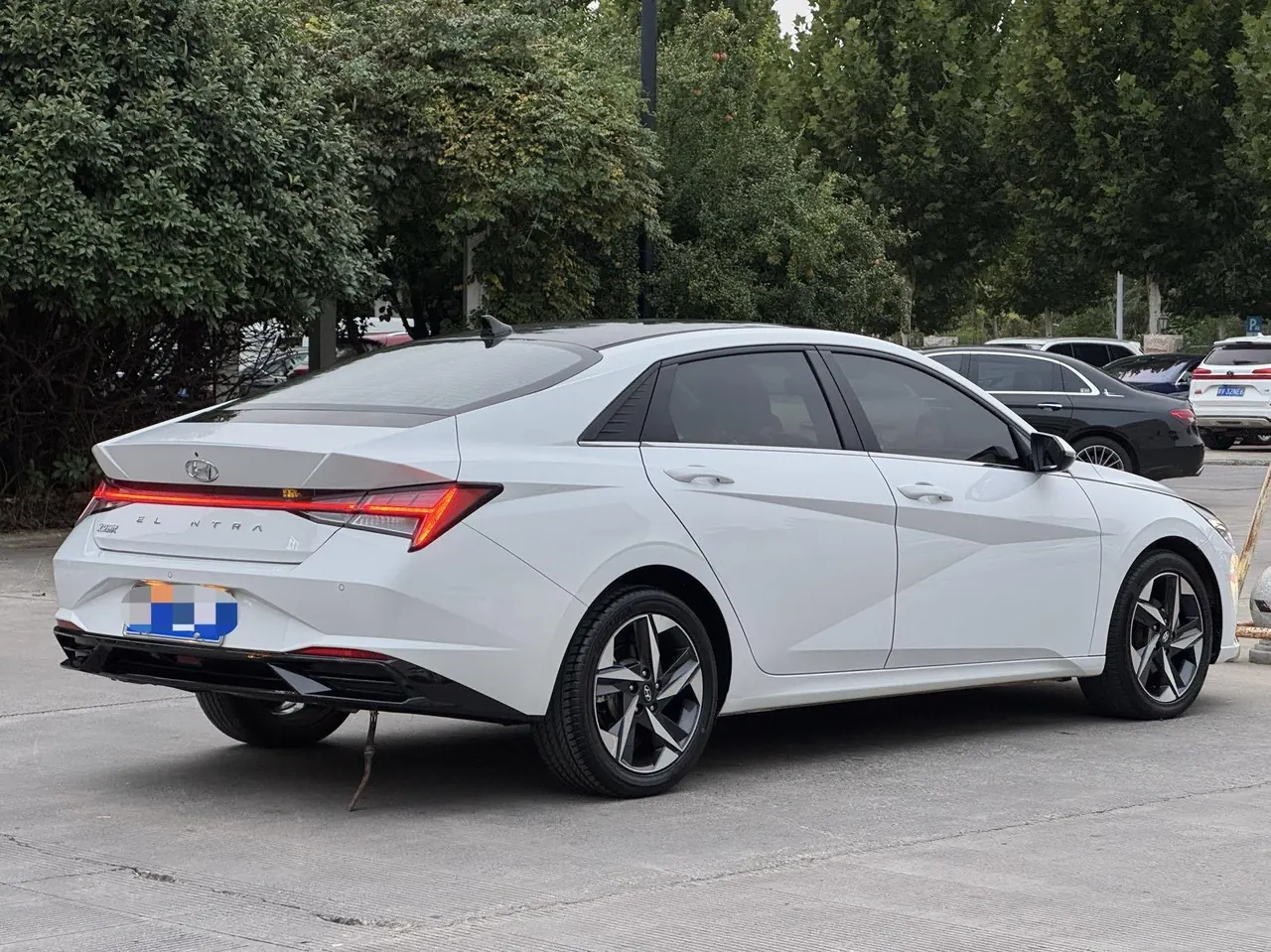 Hyundai 2022 Elantra -3-compartment 1.5 stepless LUX premium automatic gear 4