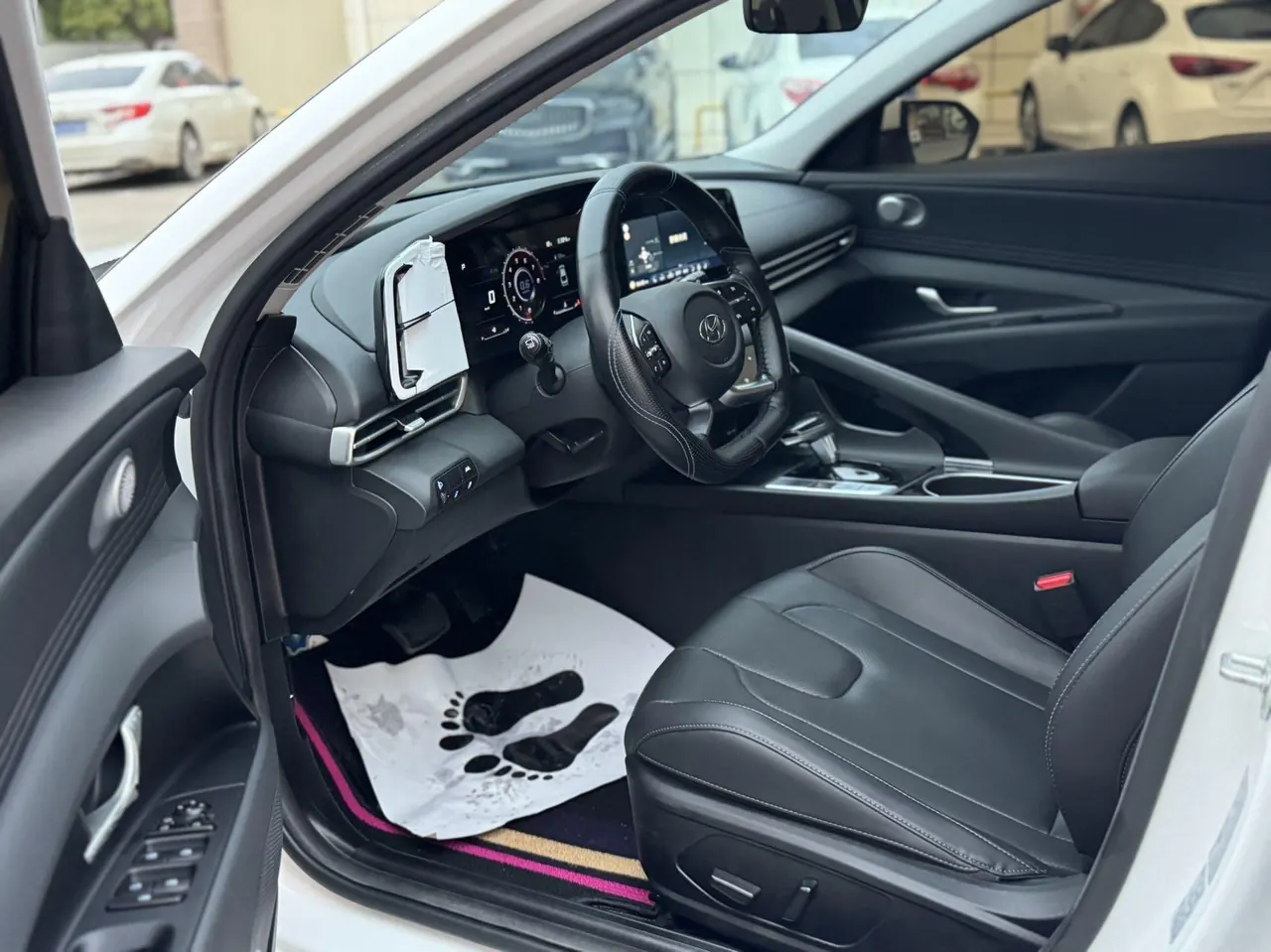Hyundai 2022 Elantra -3-compartment 1.5 stepless LUX premium automatic gear 5