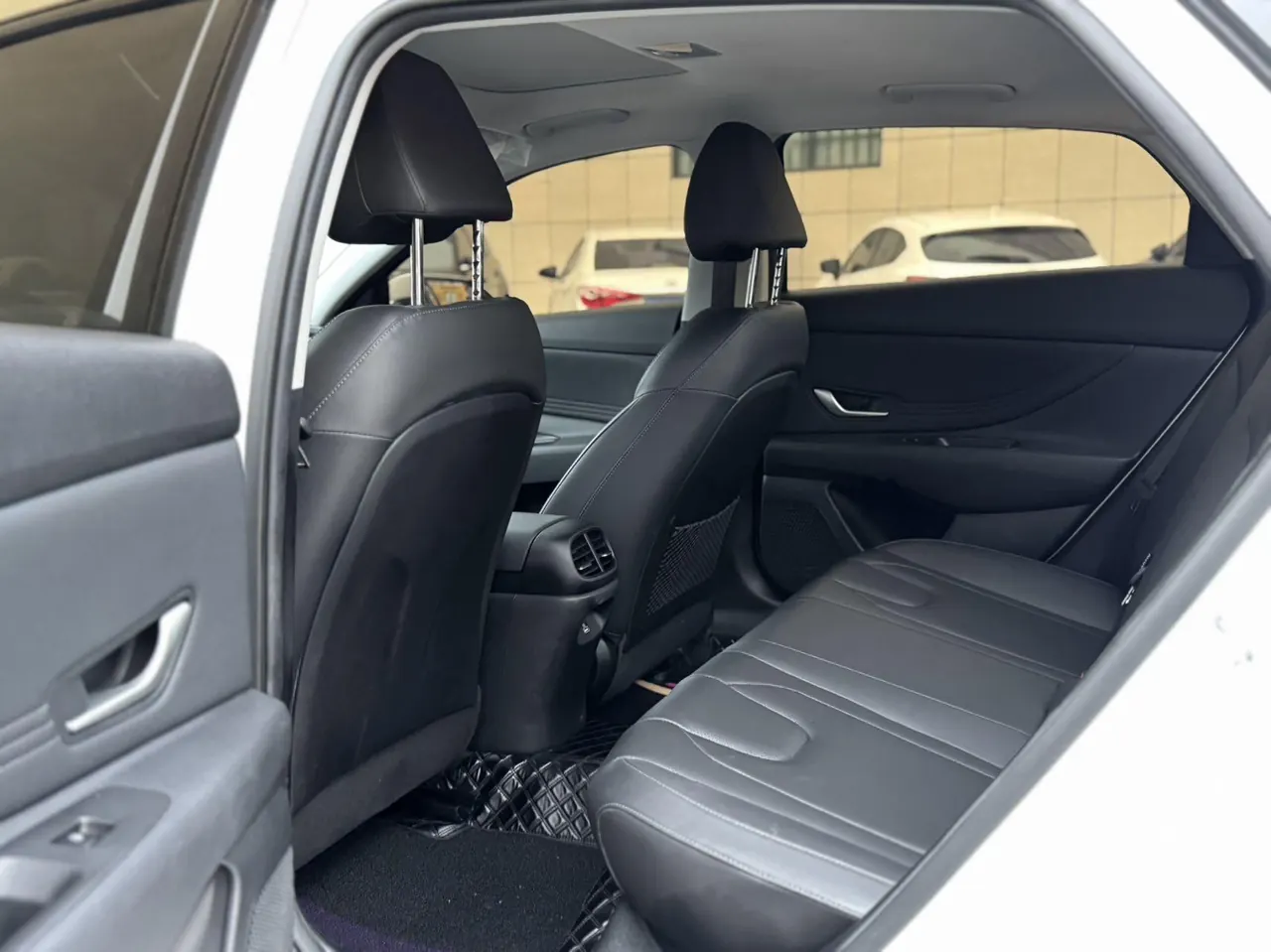 Hyundai 2022 Elantra -3-compartment 1.5 stepless LUX premium automatic gear 6