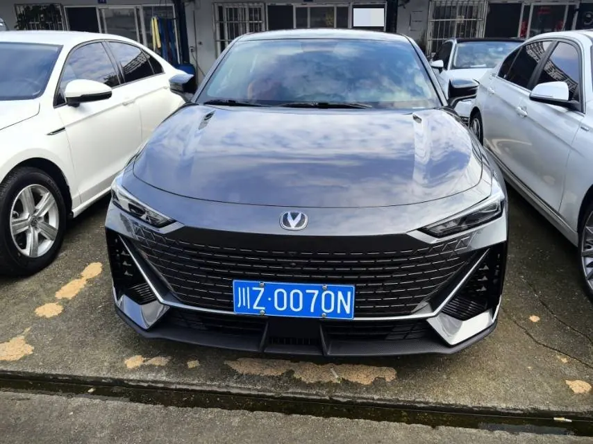 ChangAn 2022 UNI-V 1.5T honorable automatic gear 2