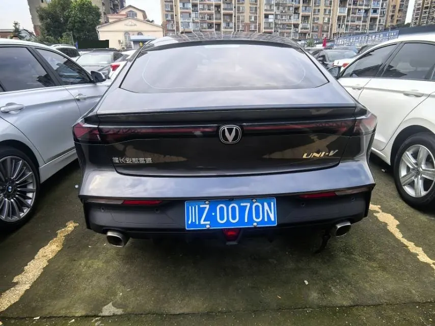 ChangAn 2022 UNI-V 1.5T honorable automatic gear 6