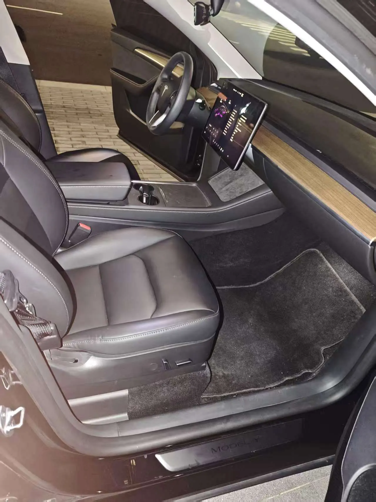 Tesla 2022 Model Y rear-wheel drive version (facelift) automatic gear 4