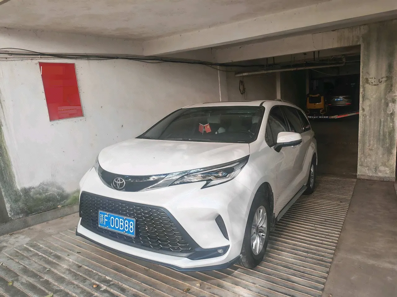 Toyota 2024 Grevia HYBRID 2.5 Stepless Comfort Edition Automatic Transmission - View 1