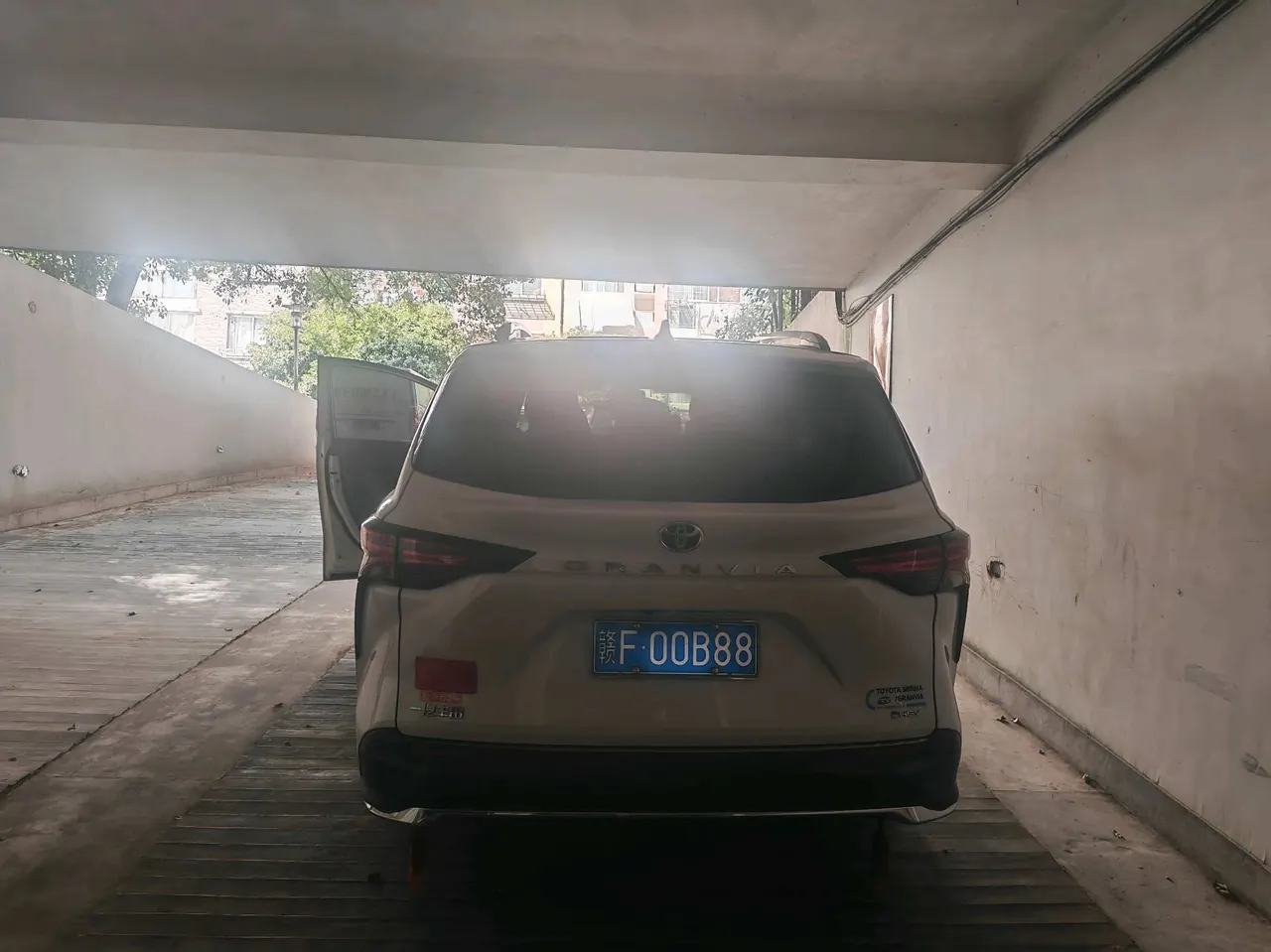 Toyota 2024 Grevia HYBRID 2.5 Stepless Comfort Edition Automatic Transmission 12