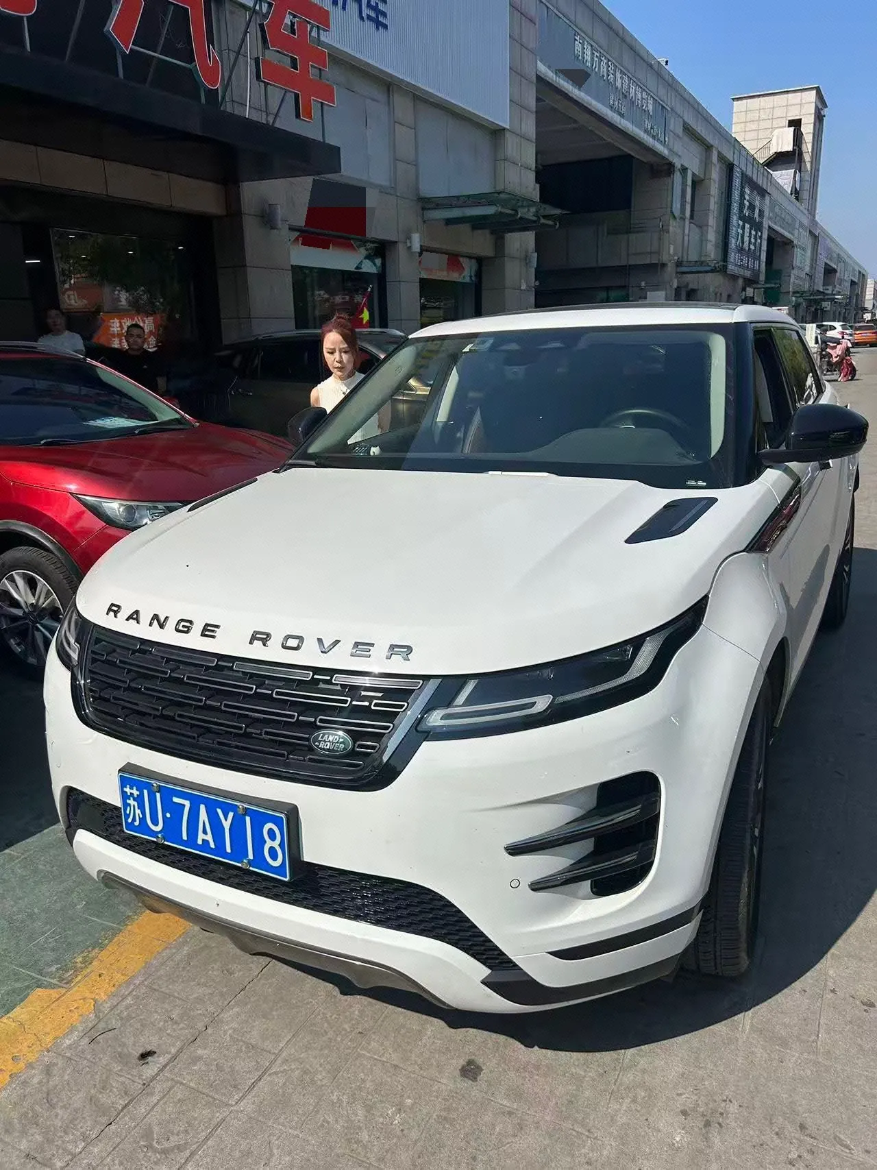 Открыть галерею: Land Rover 2024 evoque L 48V 2.0T 249PS automatic gear