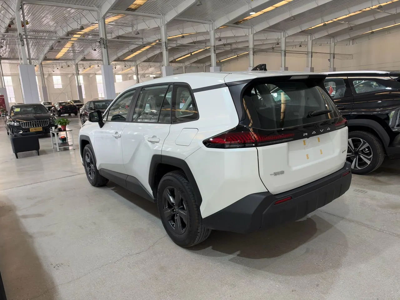 Toyota 2026 RAV4 Rongfang Double Engine 2.0 Stepless Two-Drive Elite Automatic Gear 2