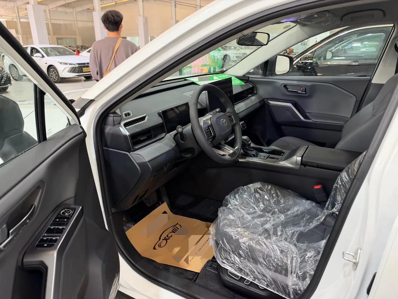Toyota 2026 RAV4 Rongfang Double Engine 2.0 Stepless Two-Drive Elite Automatic Gear 5