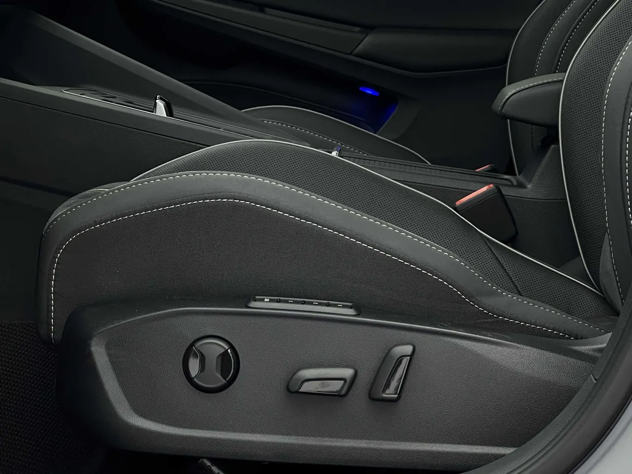 Volkswagen 2023 Golf 8 R-Line 1.4TSI 280TSI (Modified) Automatic Gear 8