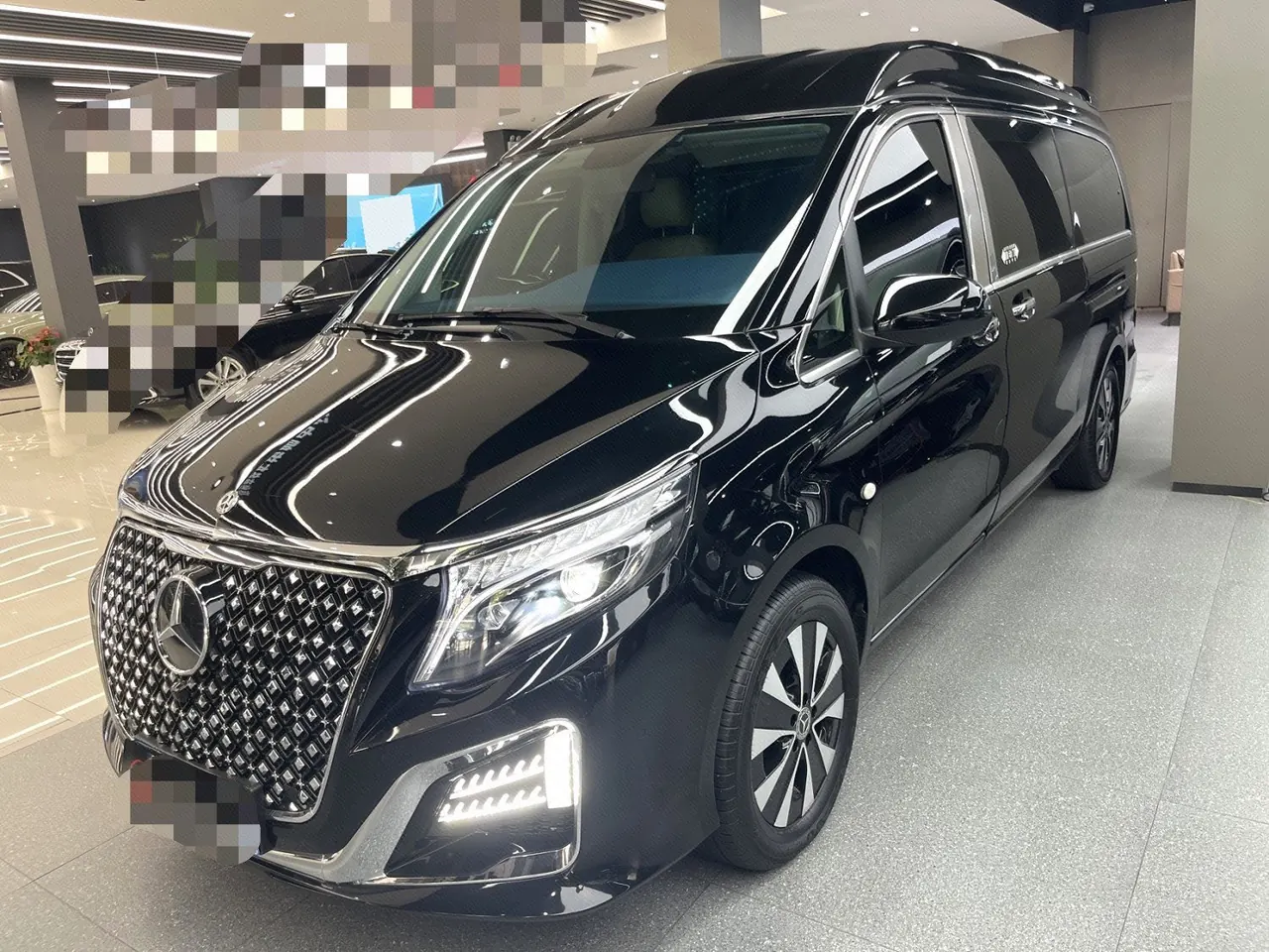 Открыть галерею: Mercedes Benz 2023 Vito 2.0T Business Edition 7-seat Automatic Gear