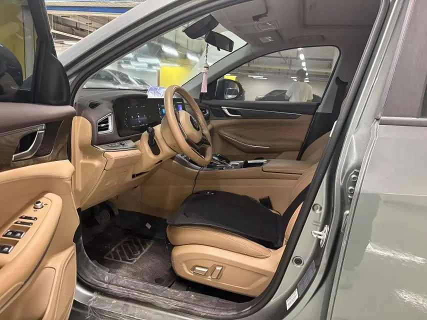 LanDian 2024 LanDian E5 1.5 stepless glory version 100KM exclusive 7-seat automatic gear 3