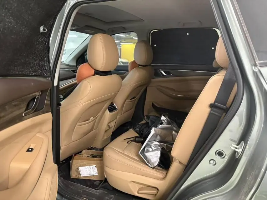 LanDian 2024 LanDian E5 1.5 stepless glory version 100KM exclusive 7-seat automatic gear 4